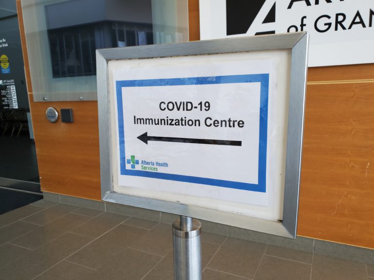 Walk-in COVID-19 vaccinations once again available in Grande Prairie
