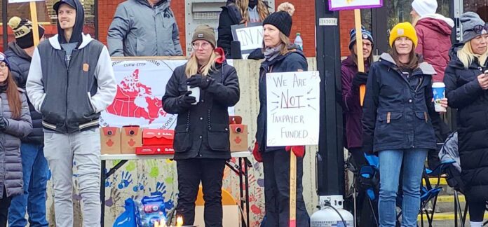 CUPW workers on strike (Supplied, Gerry Lampow, Vista Radio staff)