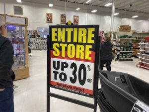 Store closing sign in GP Peavey Mart (Ethan Montague, MyGPNow staff)